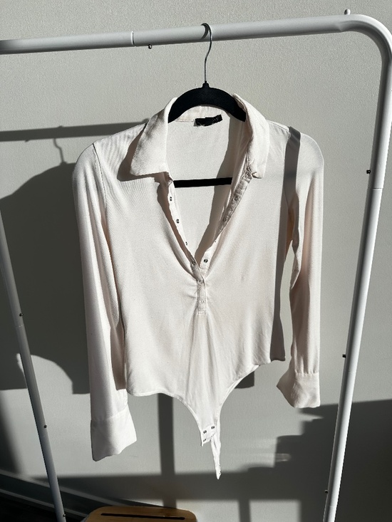 Dynamite Tops - Dynamite Cream Long Sleeve Bodysuit – Button Detail Collared Top (XS)